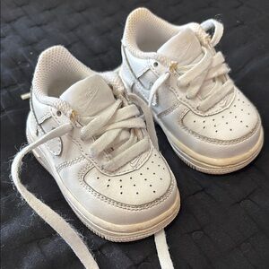 Nike White Air Force 1 Sneakers Classic Design